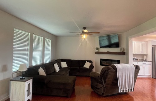 Edmond House | Charming 4-bedroom farmhouse with a view in the New River Gorge National Park.