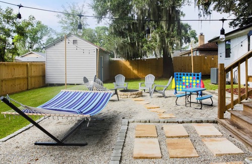 Savannah House | Charming 4-bedroom house - Mins away from Historic Downtown! Great for Families!