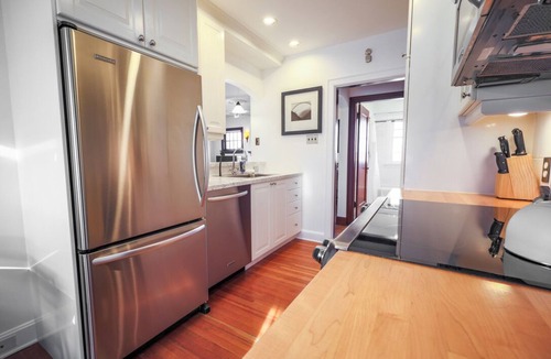 Mission District Condo | Charming and Contemporary Inner-City One-Bedroom Heritage Condo