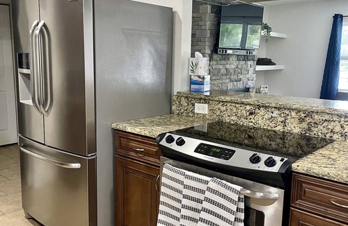 Bearss Plaza House | Charming Farmhouse Getaway in Plant City