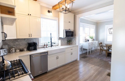 Bayshore Gardens House | Charming home in the heart of South Tampa, two blocks from Bayshore with pool