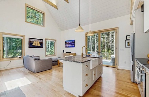 East Boothbay House | Charming New Home with Hot Tub, Spacious Deck, Gas Grill, WiFi, and Washer/Dryer