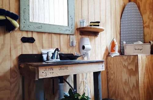Mountain Home Cabin | Charming Ranch Cabin with Milky Way Stargazing near Mountain Home, Texas