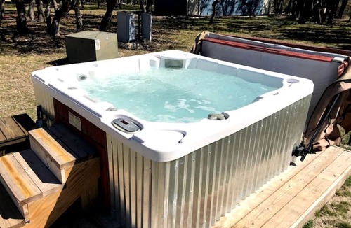 Mountain Home Cabin | Charming Ranch Cabin with Milky Way Stargazing near Mountain Home, Texas