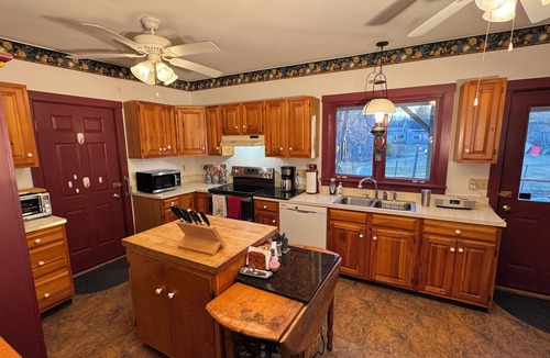 Camden House | Charming Rockport, Maine 3BR – Walk to Picturesque Harbor & Downtown