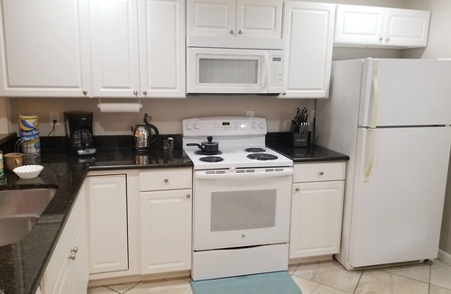 Safety Harbor Villa | Charming Safety Harbor Villa - Walk to downtown and Philippe Park- Pet friendly