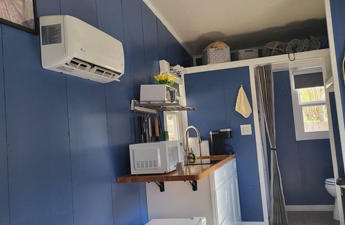 Rogersville House | Charming tiny house in Rogersville. Come relax in this quiet country setting