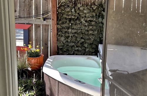 Warner Springs Cabin | Charming Warner Springs Accommodation Ideal for a Romantic Getaway in California