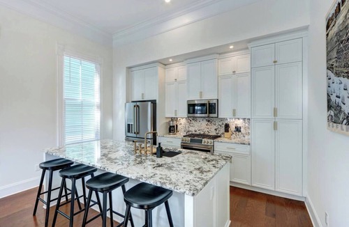 Dixon Park Apartment | Chic 2-bedroom corporate apartment Savannah's Historic District!