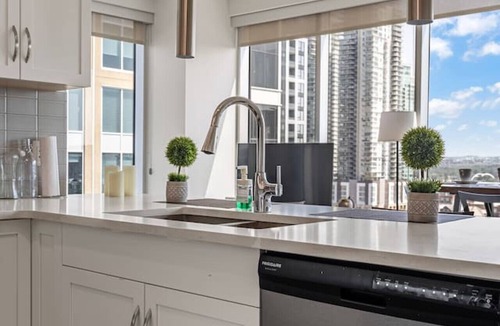 Victoria Park Apartment | Chic 2BR Condo in Vibrant Downtown Calgary