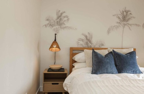 Townsite Apartment | Chic Surf Lodge with Hot Tub & Ocean Views