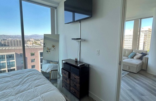 Los Angeles Apartment | City View Escape 2 Bd Apt in Koreatown Free Park