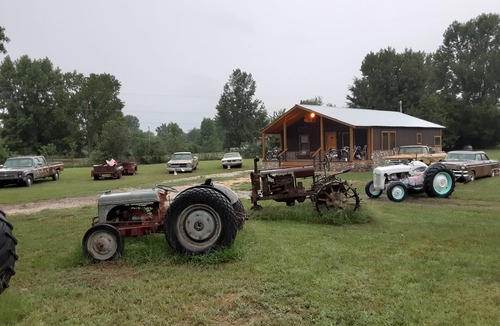 Idabel Cabin | Classic Car Cabin, About 8 miles out of town. Please read the description.