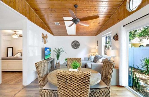 Highpoint House | Clearwater 20 min Beach 10 min St Pete Airport Unit B