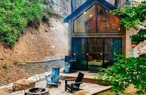 Rogers Cabin | Cliffside Nordic Cabin | Pet Friendly | Sleeps 4