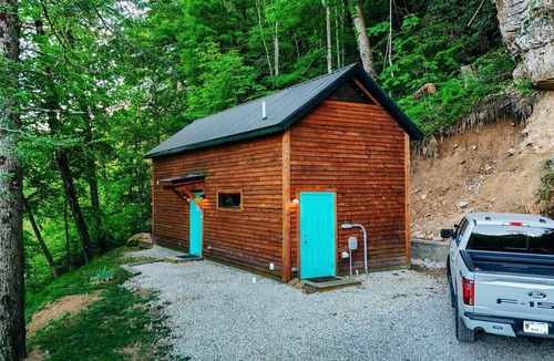 Rogers Cabin | Cliffside Nordic Cabin | Pet Friendly | Sleeps 4