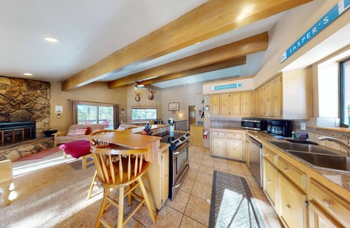 Angel Fire House | Close to Mountain Activities | Pet Friendly | Hot Tub | 5K Cabin