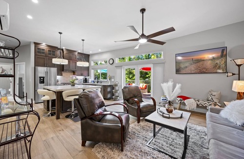 South Oceanside House | Coastal Escape: 2BR/2B w/King En-suite + Balcony Views, Deck, FireTable + BBQ