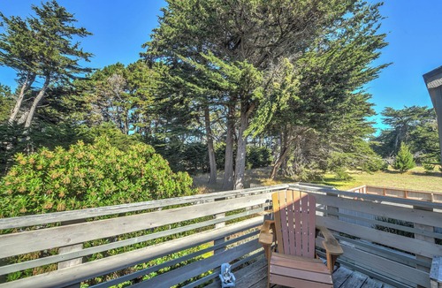 Sea Ranch House | Coastal Get-Away - 15-min Walk to Beach, Ocean Views, EV Charger, Cook's Kitchen