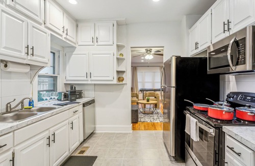 College Hill House | CollegeHill ~ King, Firepit, Theater ~ NearWesley and Wichita Downtown