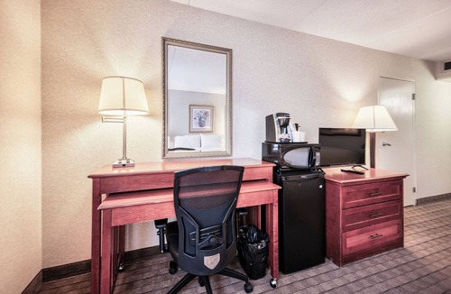 Parkhill-Stanley Park Hotel | Comfort for Everyone at Amenida Residences : Spacious Two-Bed Rooms Await!