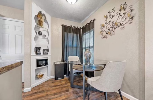 Wichita Apartment | Comfort Stay 2, with Luxe feel, Pamper yourself.