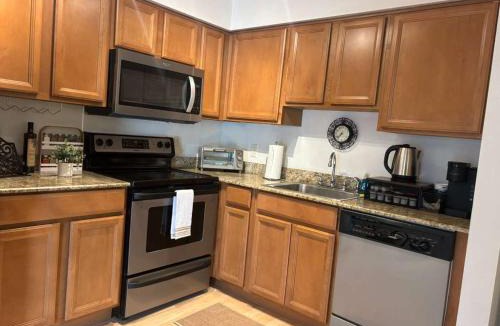 Oakford Park Apartment | Comfortable Central Escape 8 Minutes to Downtown