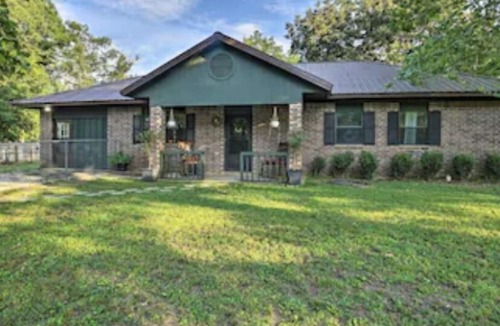 Smithville House | Comfortable country home. Sleeps 10