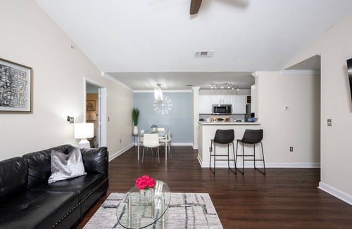New Tampa Condo | Comfy 2BR Condo: KING Bed- Wifi- Washer/Dryer- Gym- Pet- Gated- Tampa Palms