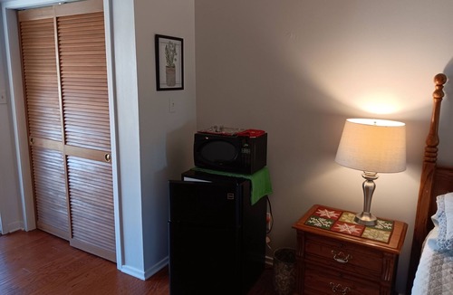 Fairfield Harbour Apartment | Comfy Corner a large comfortable one room condo with a strict no smoking policy