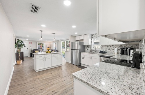 East Tampa House | Comfy Kid & Pet friendly Southern Style home