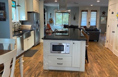 Dunedin House | Condor Nest-private home-walk to downtown & the water! New heated POOL!
