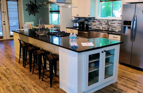 Dunedin House | Condor Nest-private home-walk to downtown & the water! New heated POOL!