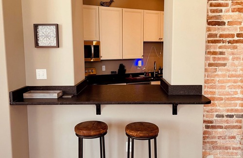 Downtown Cambridge Condo | Conductor's Rest: Beautiful 2 Bedroom Loft in Historic Cambridge, Maryland