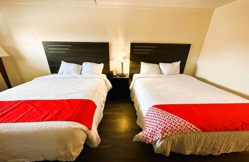 West San Antonio Hotel | Convenient & Comfortable Room with 2 Queen Beds & Outdoor Pool Near SeaWorld