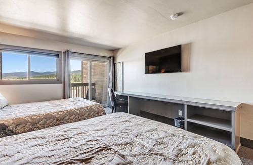 Angel Fire Hotel | Convenient Location | Elk Horn Lodge 205