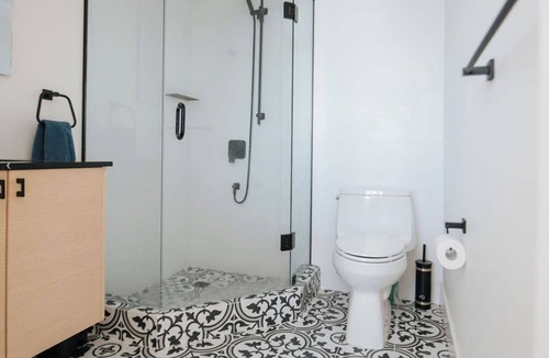 Lower Lonsdale Apartment | Cool & Comfy 3 Bedroom apartment in VANCOUVER - Perfect for your FIFA trip!
