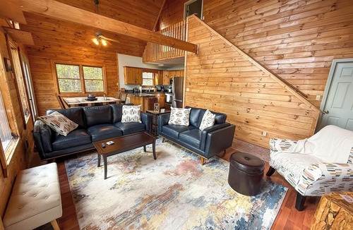 Grassy Creek Cabin | Cool Escapes. Warm Memories Mountaintop Memories 3BR/3BA w/Hot Tub, Game Room