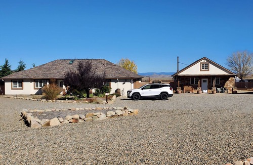 Chino Valley House | Cool Mountain Ranch · Sleeps 8 · Near Gunsite, Windmill House & Prescott