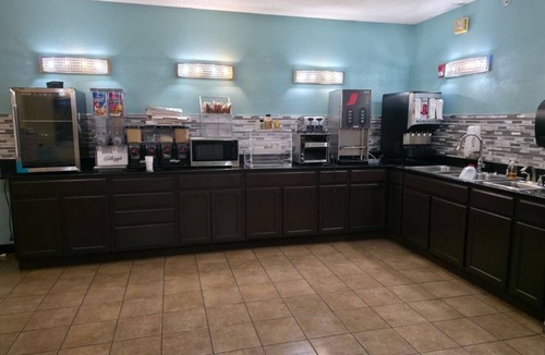 Greenwich Hotel | Coratel Inn and Suites By Jasper Wichita North -Comfort 2 Queen Bed NS
