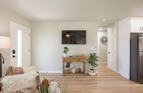 Imperial Beach Apartment | Coronado/IB Charming boutique Style Duplex Near Scenic Bikeway Path