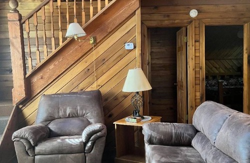 Lansing Cabin | Country Cabin within minutes of the New River Gorge National Park & Preserve.
