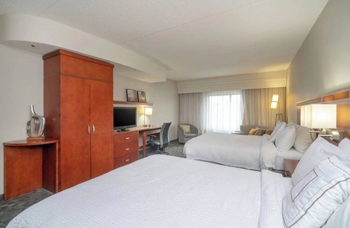 Salisbury Hotel | Courtyard Salisbury | 2 Queens | Near Salisbury U, TidalHealth, Pool Fun