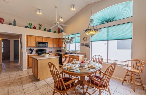 Gilbert House | Covered Patio, Lava Rock Gas Fire Pit, Near Spring Training, Golf, Hiking & Biking; 30 Day Min
