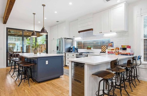 Holly House | Cowboy Pool, Putting Green - Near UT Football + DT