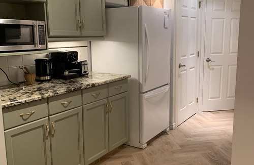 Shaganappi House | Cozy 17 Ave 2bed 2bath townhouse. Walk distance to CTrain. Minutes to DT.