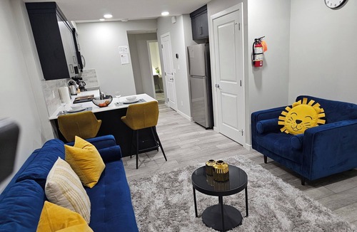 Southwest Calgary House | Cozy 2 Bedroom Basement Suite in SouthWest, Calgary - Fast Wifi + Free Parking.