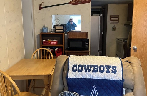Alba Cabin | Cozy 2-bedroom cabin in fabulous Alba with cool AC . Only 8miles from lake fork