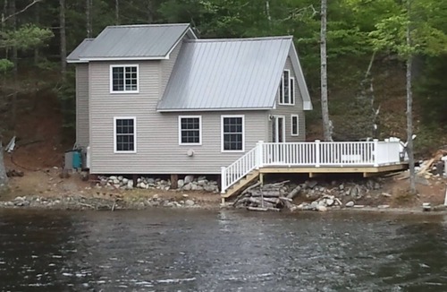 Eddington Cottage | Cozy 2-bedroom cabin in tranquil Clifton with WiFi Sleeps 5+ Kayaks for use