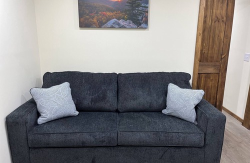 Itmann Cottage | Cozy 2-bedroom cottage in Mullens with WiFi, AC, close to Hatfield McCoy Trails